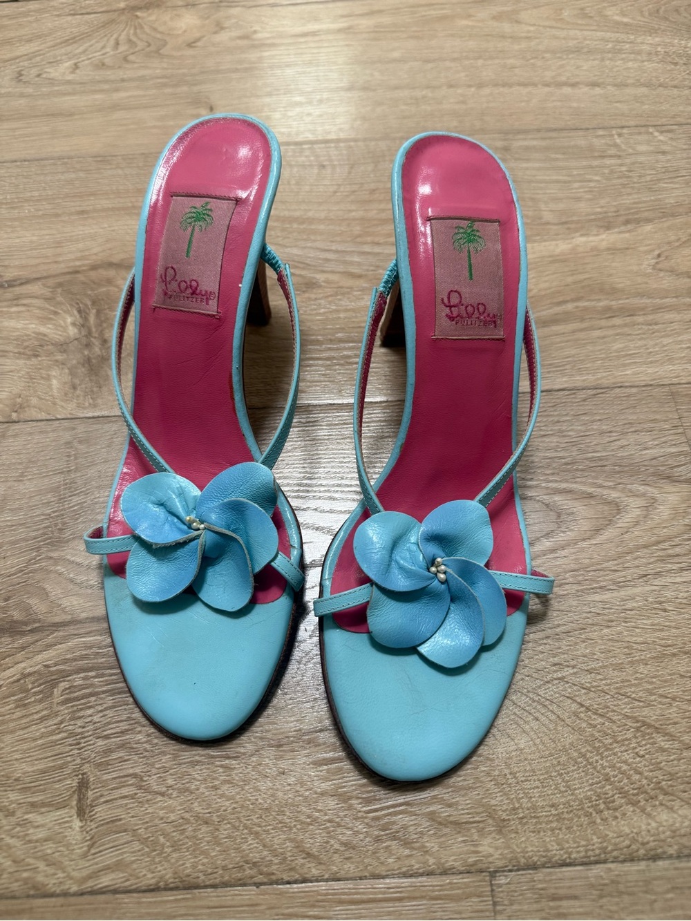 Lilly Pulitzer blue leather kitten heel sandals vintage blue and pink flower 8.5